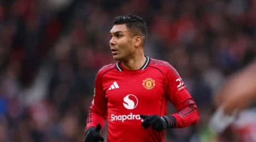 لاعبو مانشستر يونايتد يضغطون على الإدارة من أجل استمرار مسيرة كاسيميرو بالفريق